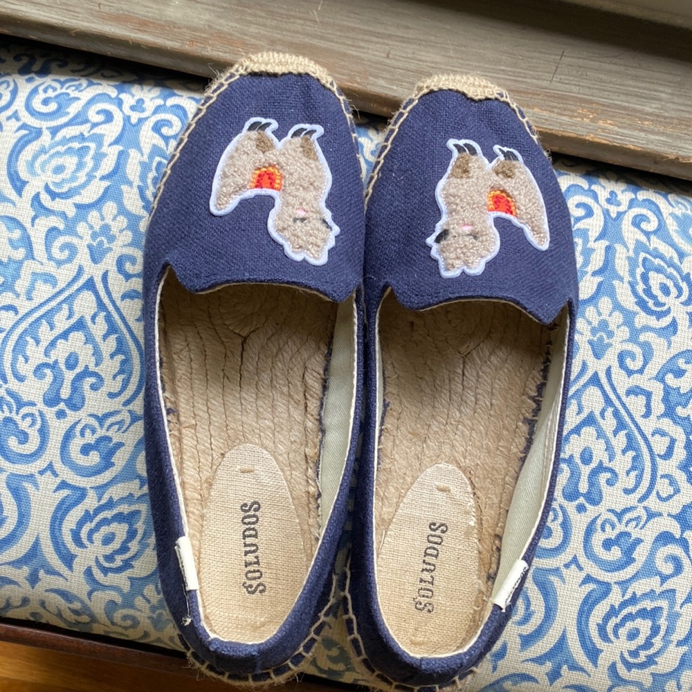 Soludos espadrilles w/ embroidered llamas size 8.5